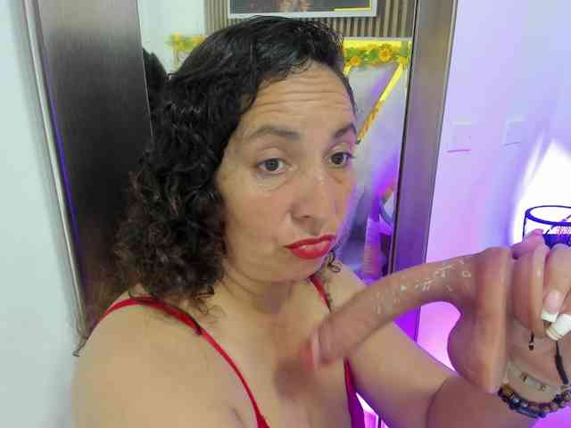 Luna-Naughty1