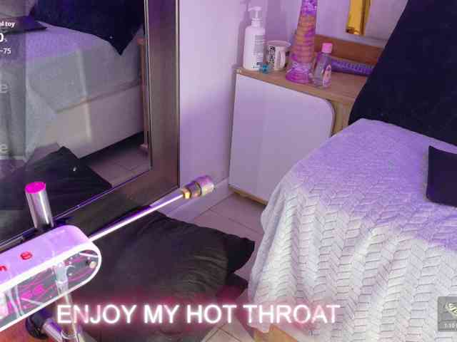 Luna-Naughty1 webcam