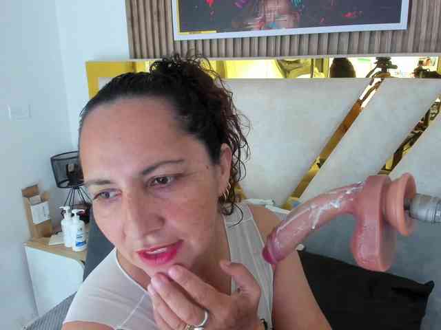 Luna-Naughty1 webcam
