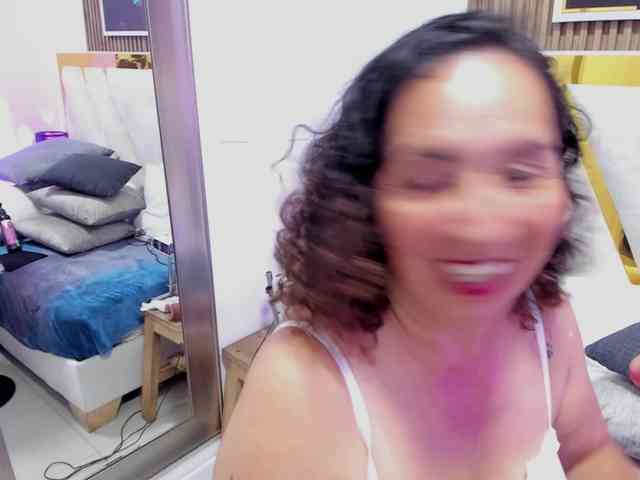 Luna-Naughty1 webcam