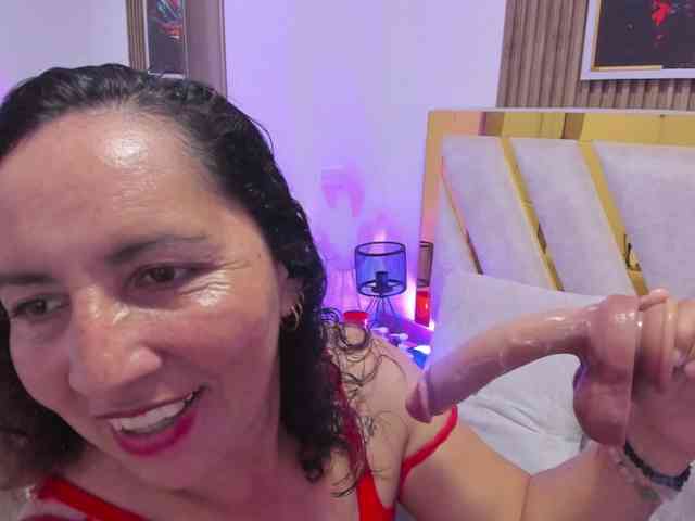 Luna-Naughty1 webcam