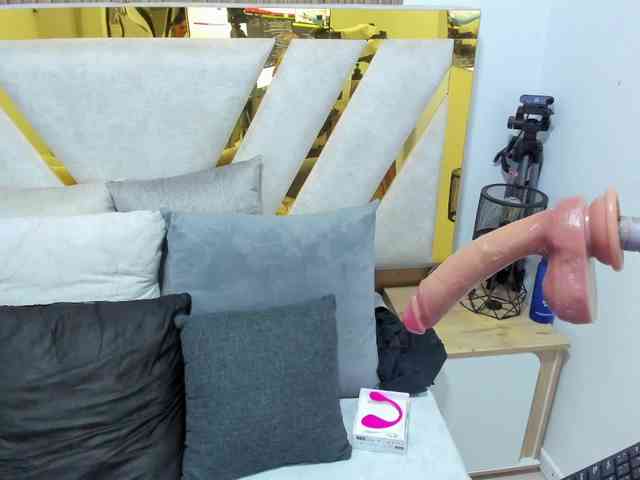 Luna-Naughty1 webcam