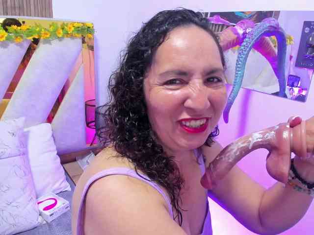 Luna-Naughty1