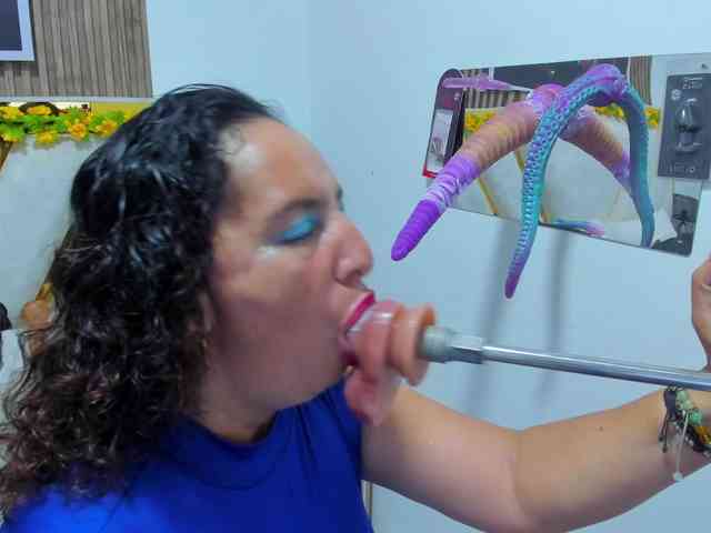 Luna-Naughty1