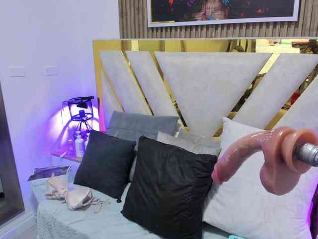 Luna-Naughty1 webcam