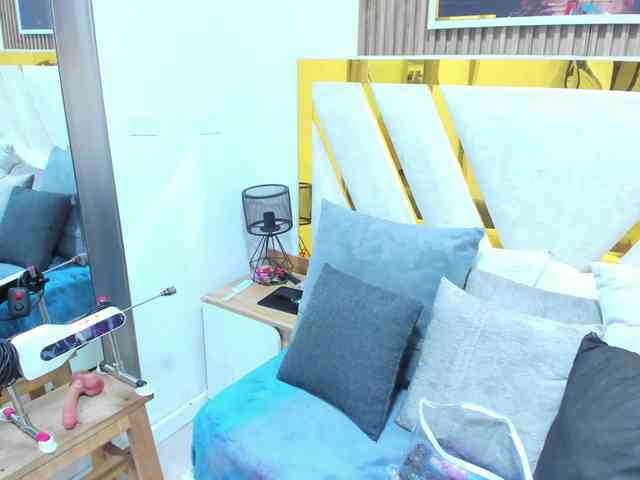 Luna-Naughty1 webcam