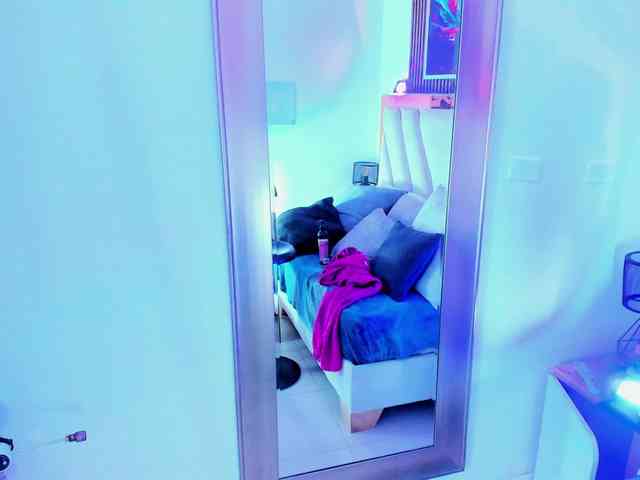 Luna-Naughty1 webcam