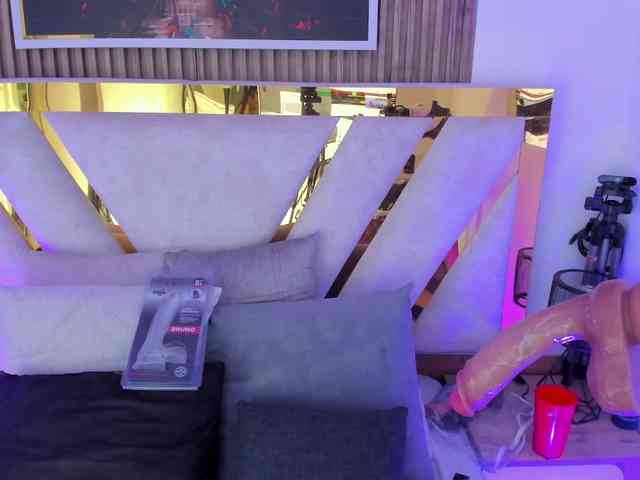 Luna-Naughty1 webcam