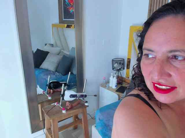 Luna-Naughty1 webcam