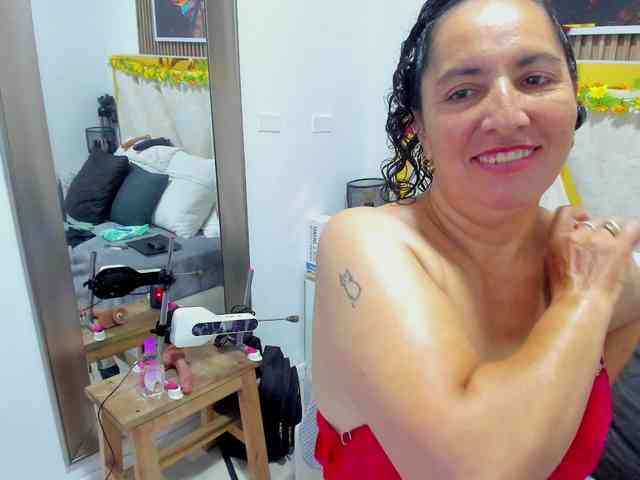 Luna-Naughty1 webcam