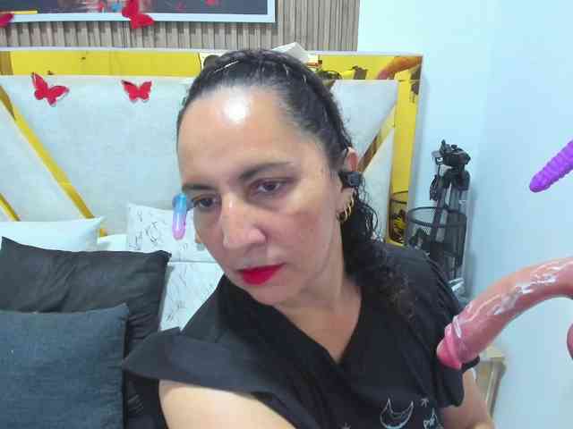 Luna-Naughty1