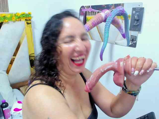 Luna-Naughty1 webcam