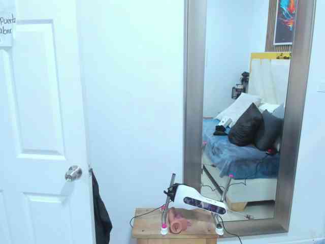 Luna-Naughty1 webcam