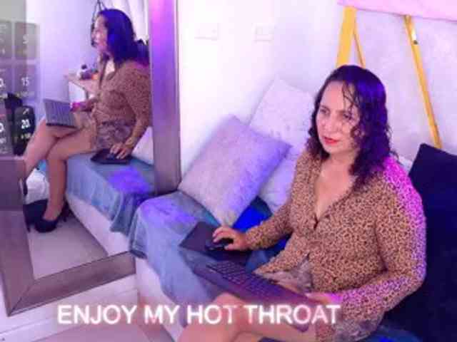 Luna-Naughty1 webcam