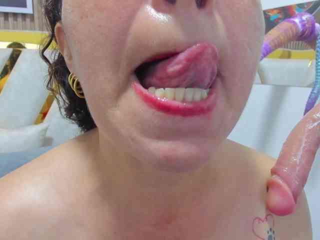 Luna-Naughty1 webcam