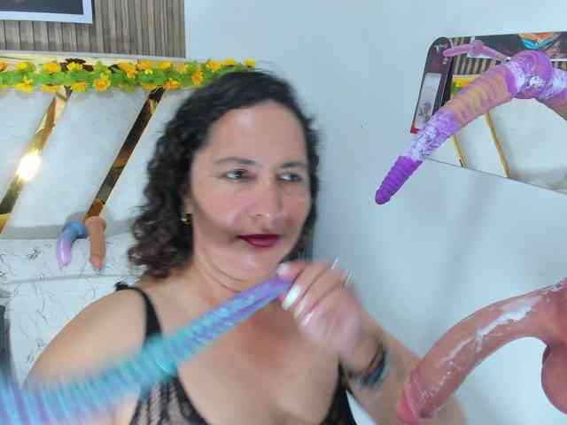 Luna-Naughty1