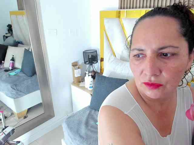 Luna-Naughty1 webcam