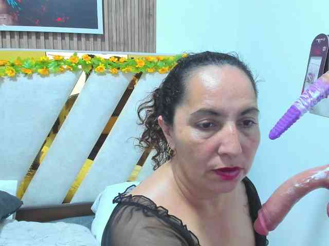 Luna-Naughty1