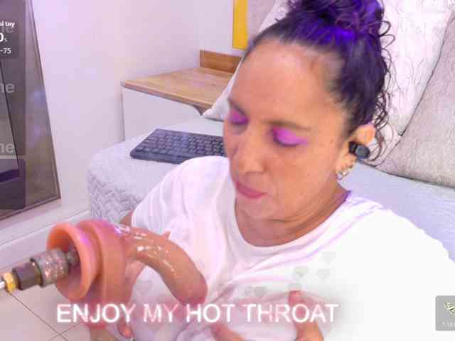 Luna-Naughty1 webcam