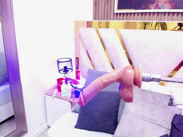 Luna-Naughty1 webcam