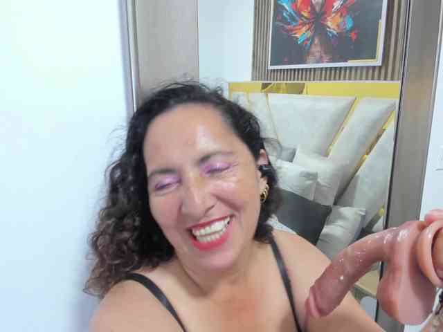 Luna-Naughty1