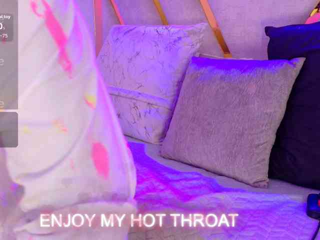 Luna-Naughty1 webcam