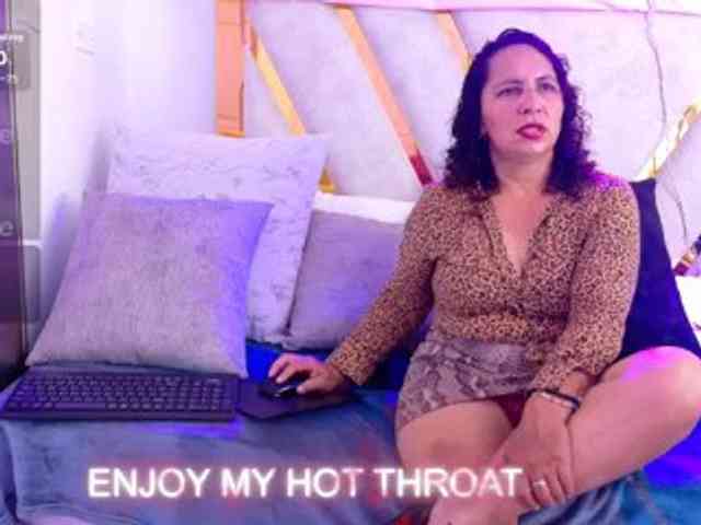 Luna-Naughty1 webcam