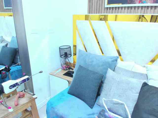 Luna-Naughty1 webcam