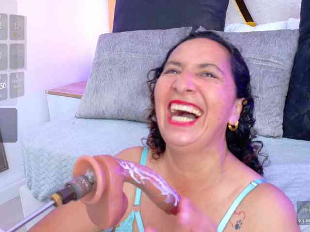 Luna-Naughty1