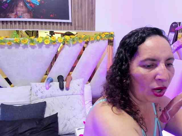 Luna-Naughty1