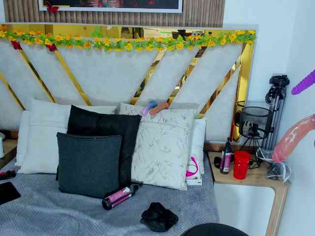 Luna-Naughty1 webcam