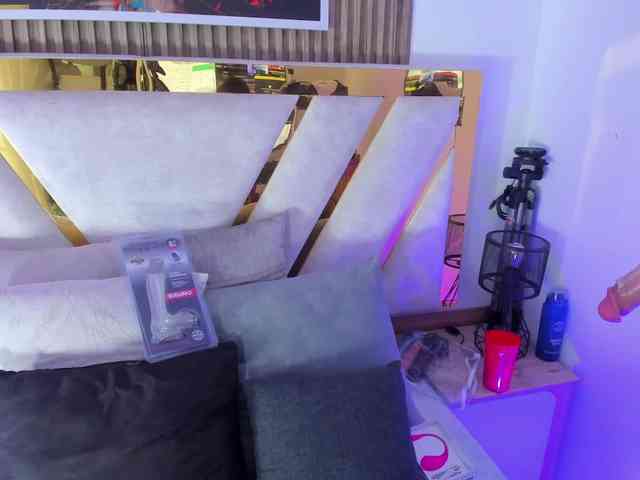 Luna-Naughty1 webcam