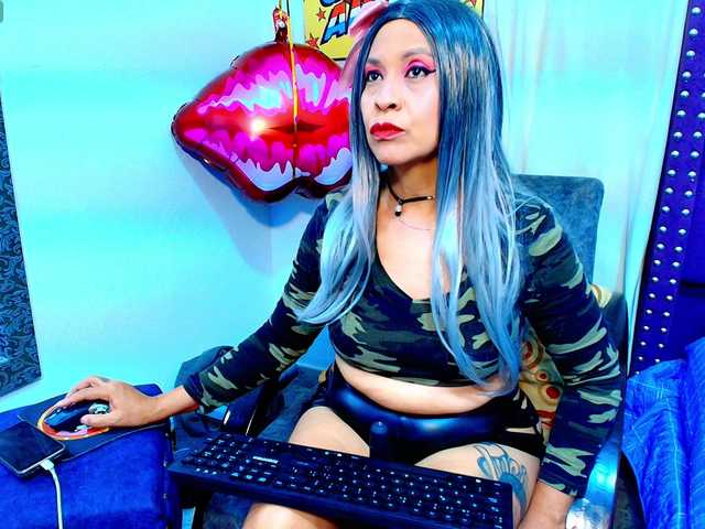 scarletheat live cam on BongaCams