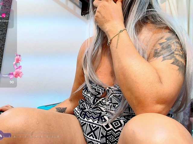 scarletheat live cam on BongaCams