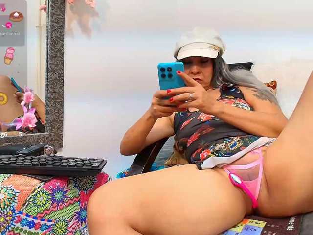 scarletheat live cam on BongaCams