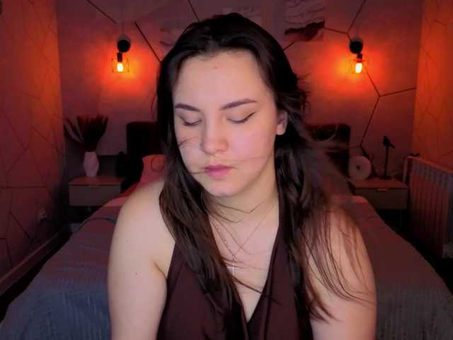 Nelie-Evans live cam on BongaCams