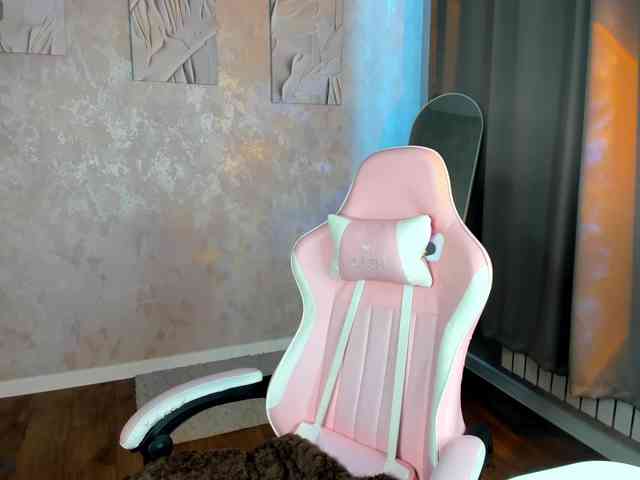 Nelie-Evans webcam