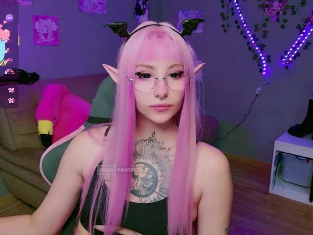 MoonMoo live cam on BongaCams