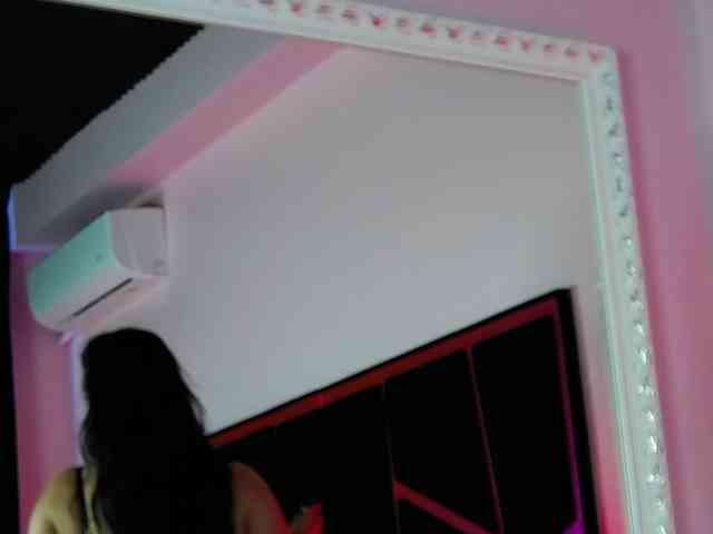 EssenaMonroe webcam