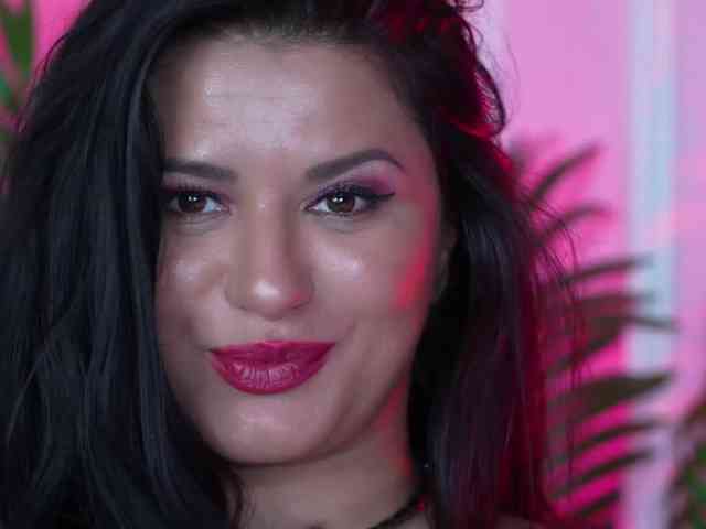 EssenaMonroe webcam