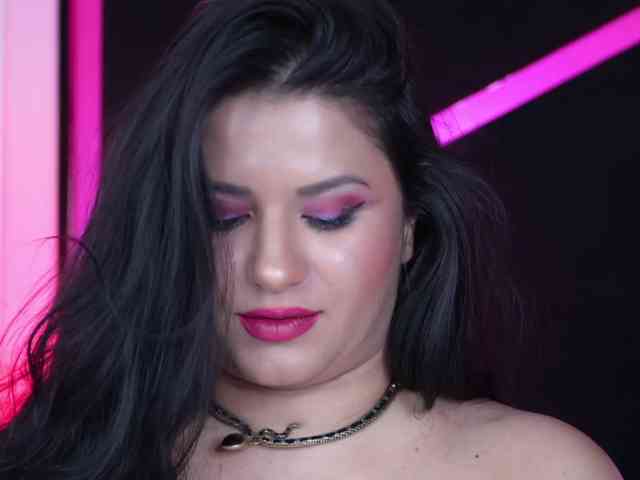 EssenaMonroe webcam