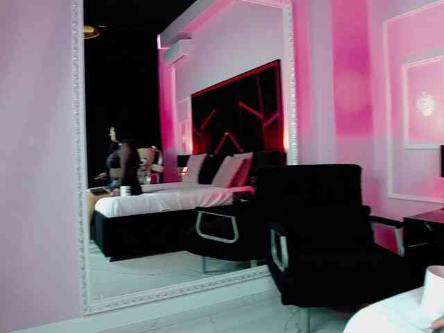 EssenaMonroe webcam