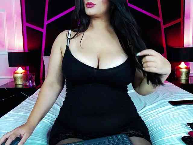 EssenaMonroe webcam