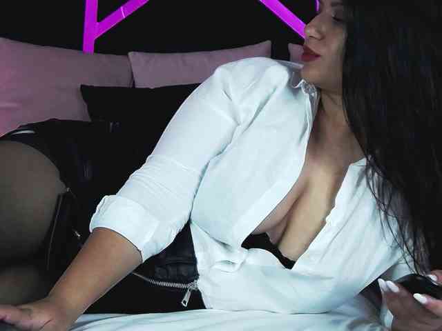 EssenaMonroe webcam