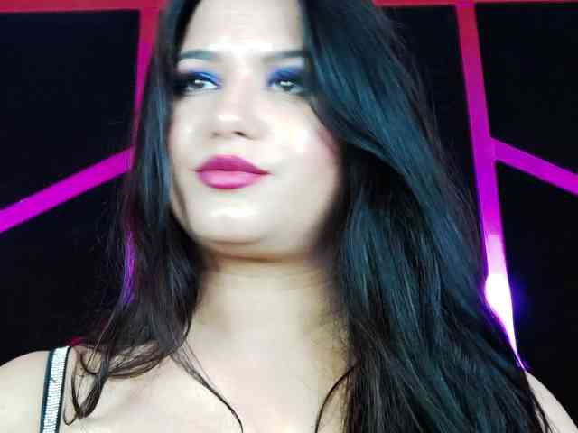 EssenaMonroe webcam