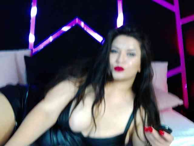 EssenaMonroe webcam