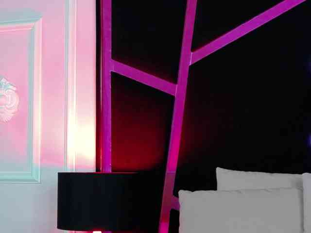 EssenaMonroe webcam
