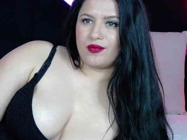 EssenaMonroe webcam
