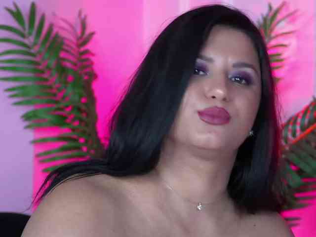 EssenaMonroe EssenaMonroe