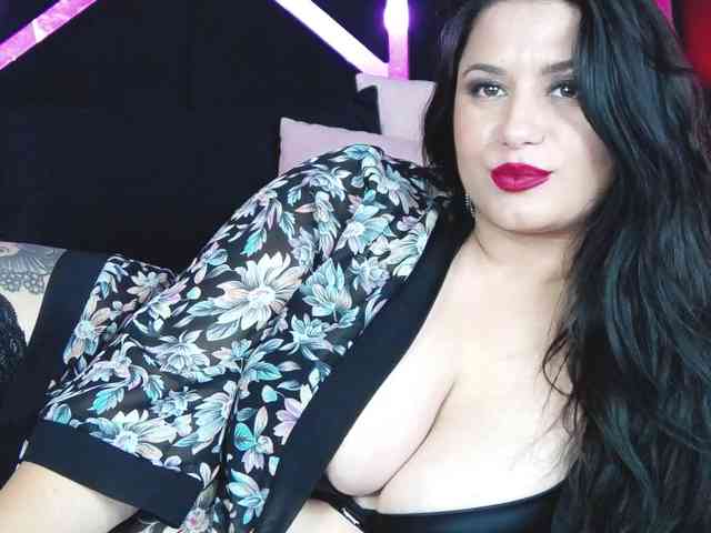 EssenaMonroe webcam